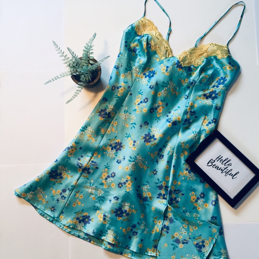 💝 Victoria Secret Satin Slip